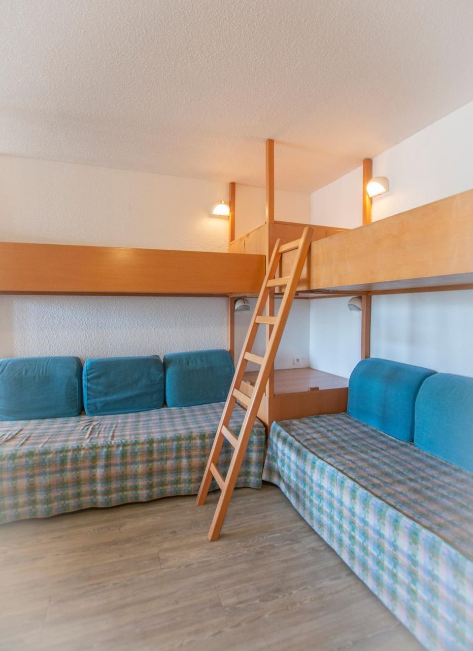 Living room, bunk bed