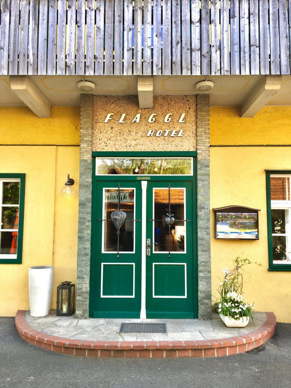 Facade/entrance