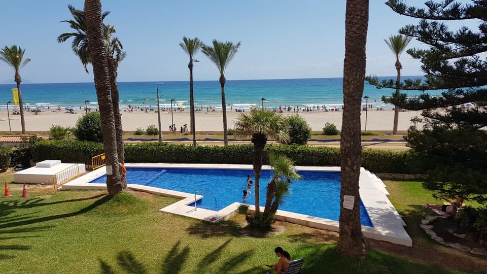Nearby landmark, Day, Natural landscape, Other, Beach, Pool view, Sea view, Swimming pool, sunbed