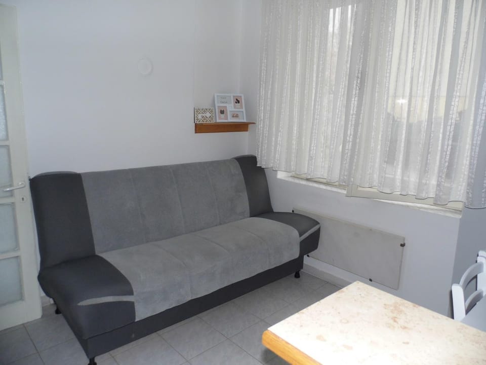 Bed, Kitchen or kitchenette