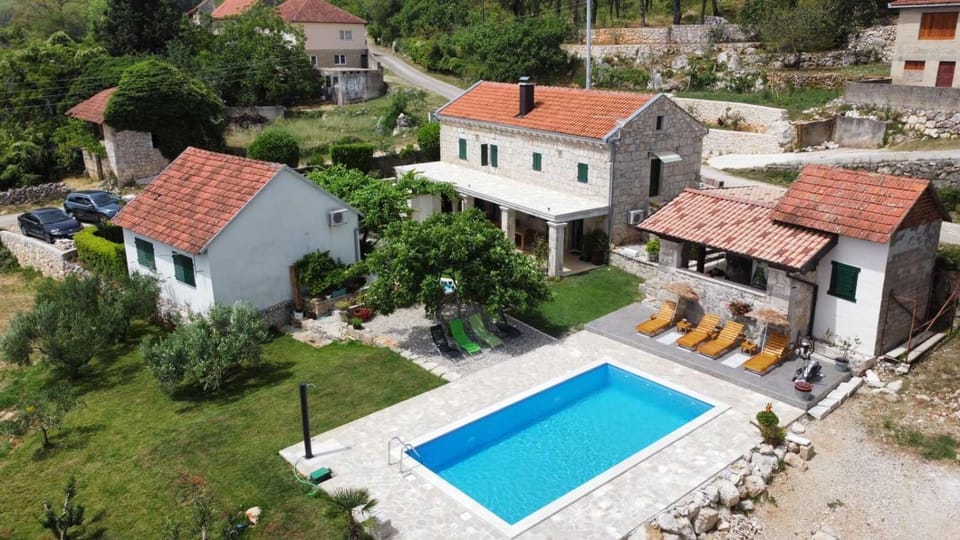 Villa Luca Klobuk House in Split-Dalmatia County