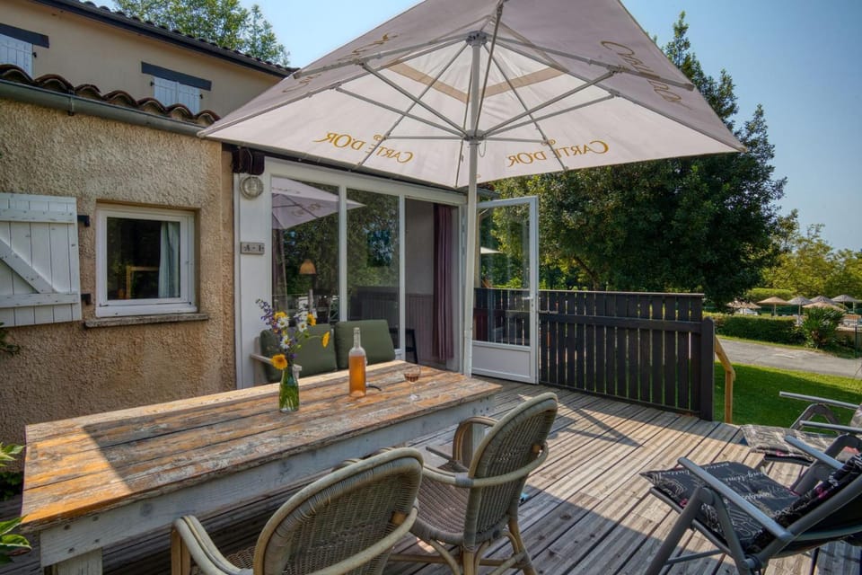 View (from property/room), Balcony/Terrace, Dining area