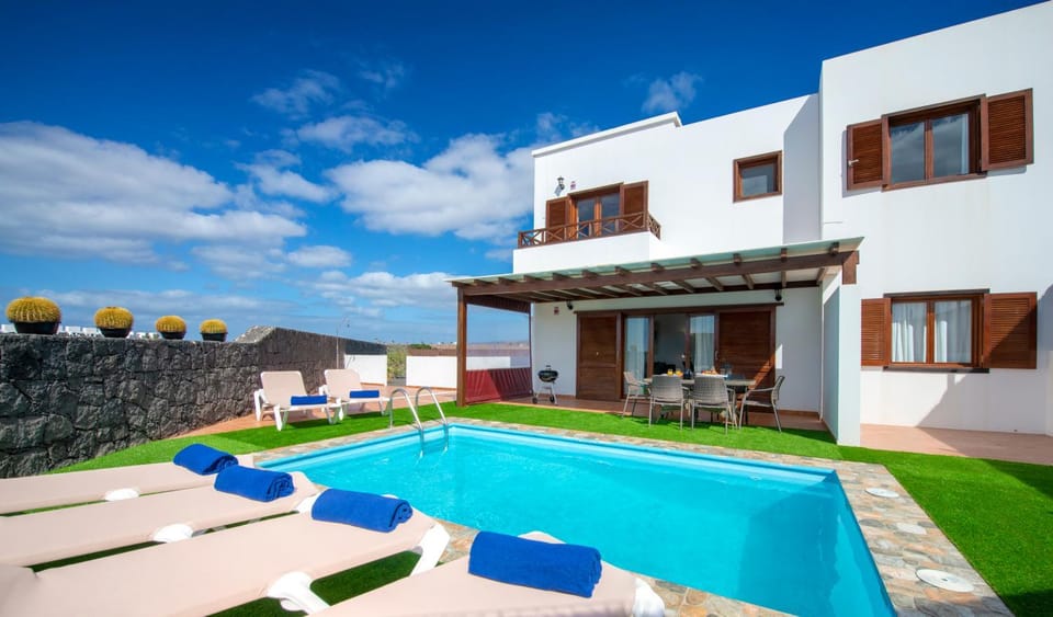 Patio, Garden, Swimming pool