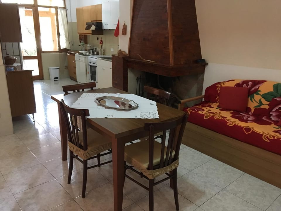 Communal lounge/ TV room, Kitchen or kitchenette, Dining area