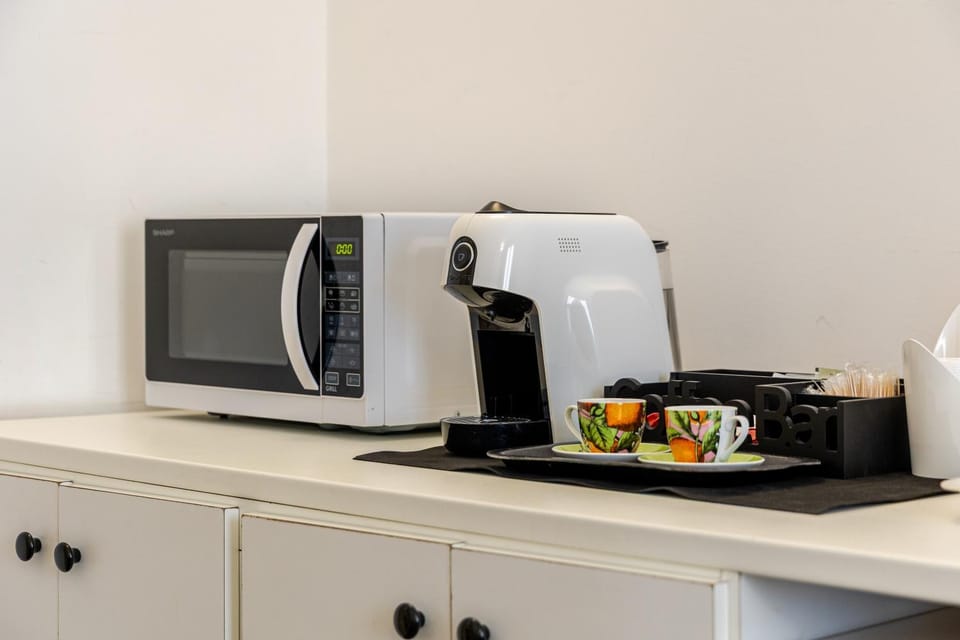 Food close-up, Coffee/tea facilities, microwave, stove
