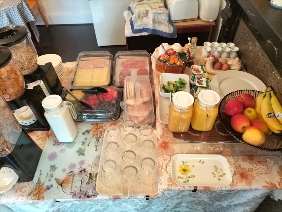 Breakfast, Continental breakfast, Buffet breakfast