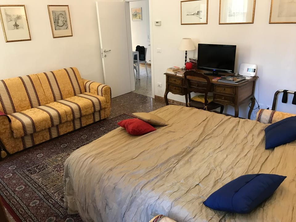 Living room, Bedroom