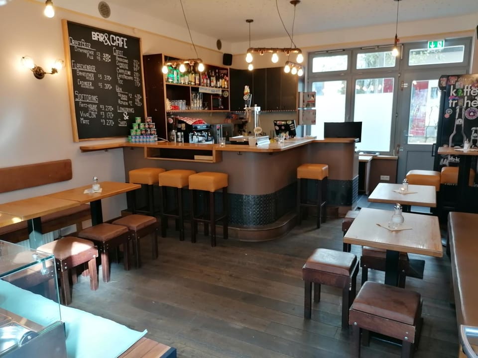 Restaurant/places to eat, Lounge or bar, Food and drinks, Seating area, Drinks