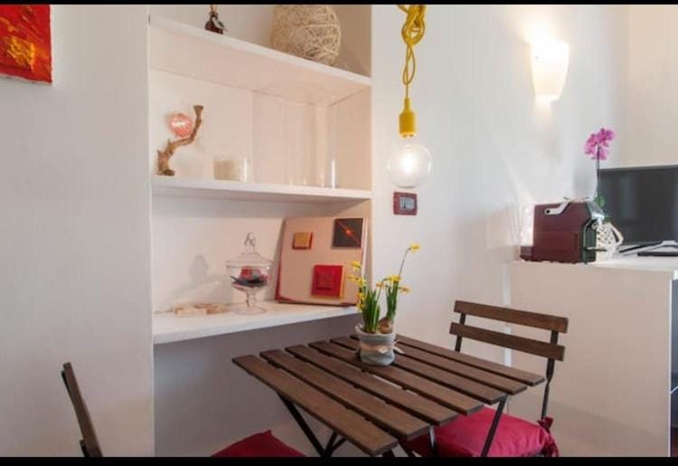 Coffee/tea facilities, Seating area, Dining area