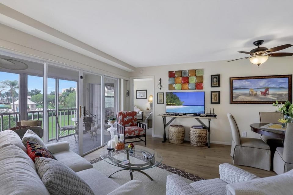 Island-style condo with pool, spa and steps to beach House in Marco Island