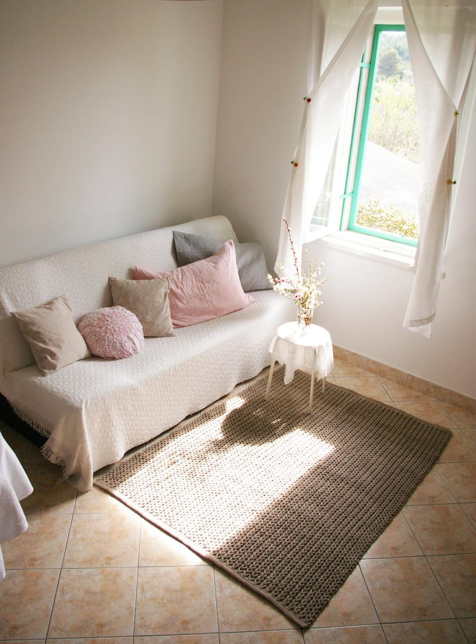 Bed, Living room, Mountain view