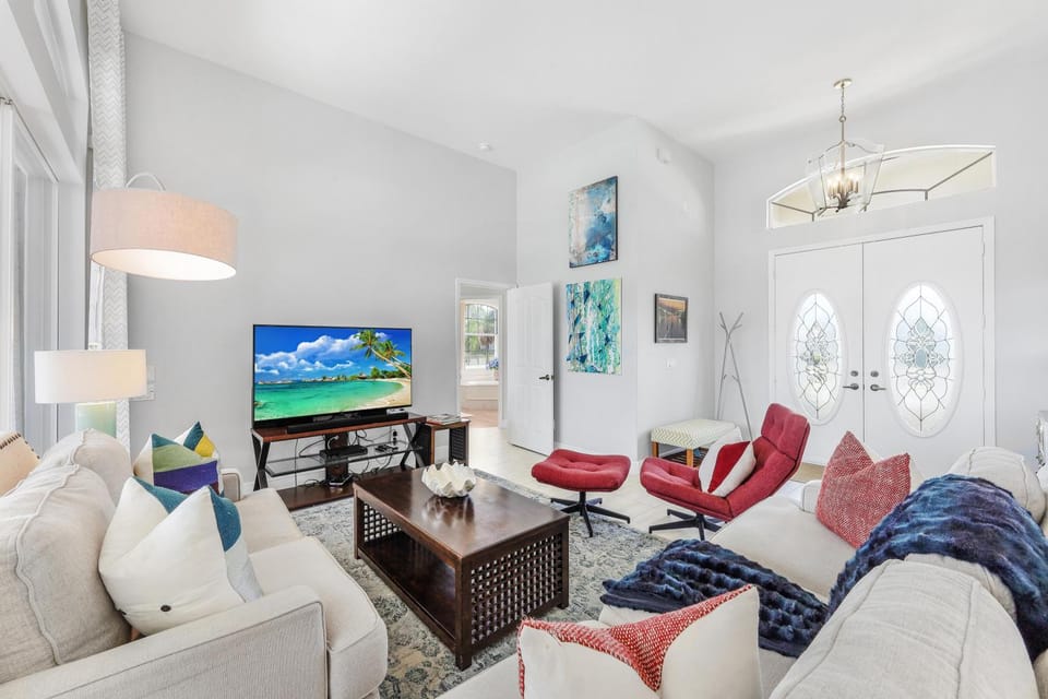 Stylish waterfront home with pool and private dock House in Marco Island