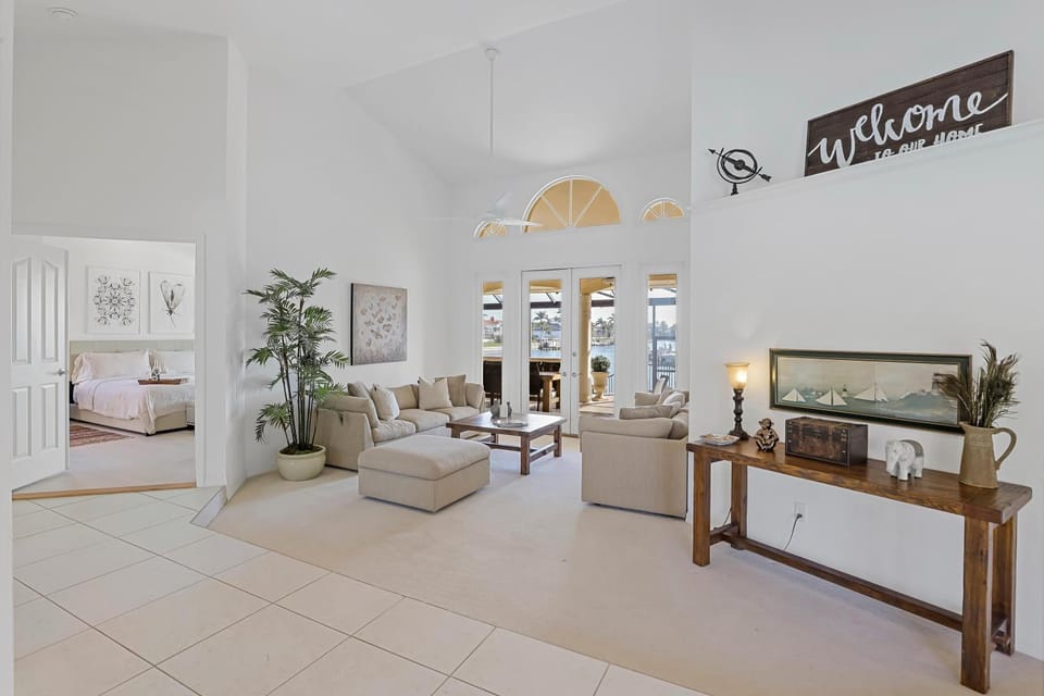 Serene waterfront home with pool, spa, and water view House in Marco Island