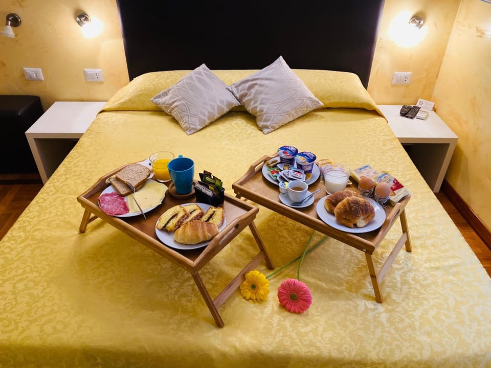 Food and drinks, Food, Breakfast, Continental breakfast