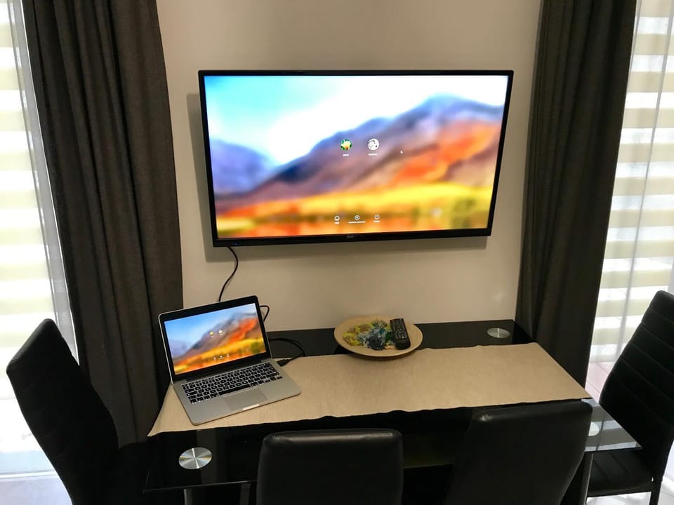 Communal lounge/ TV room, TV and multimedia