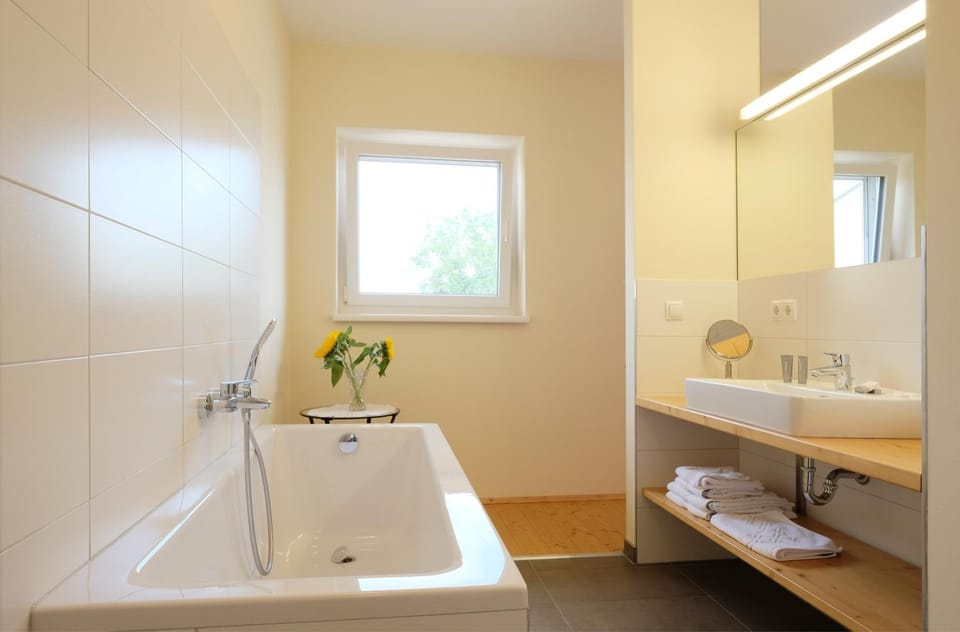 Bathroom, Bath, towels