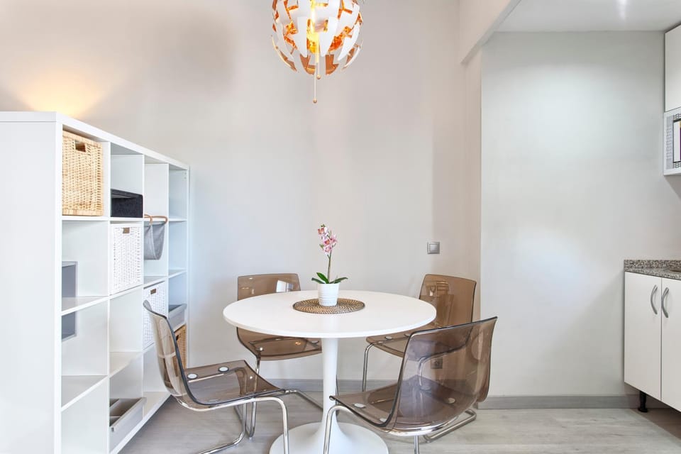 Coffee/tea facilities, Kitchen or kitchenette, Dining area