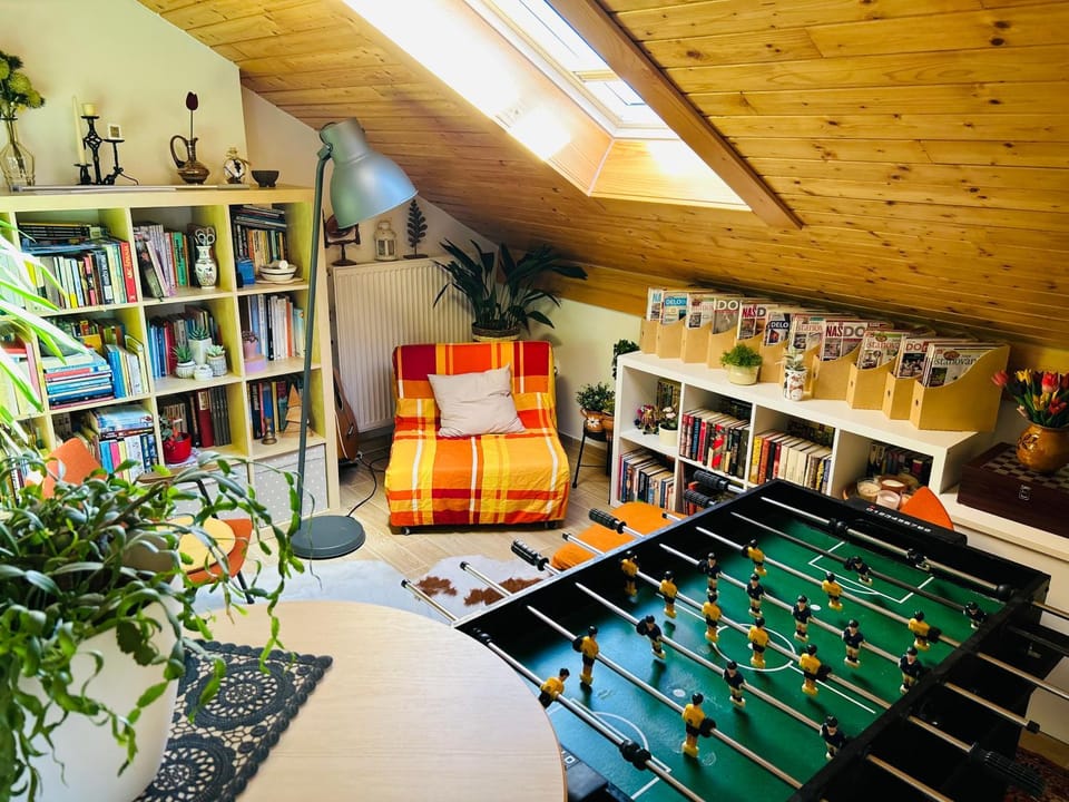 Library, Living room, Seating area