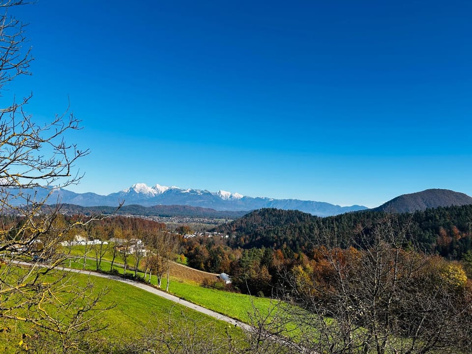 Nearby landmark, Spring, Day, Natural landscape, Mountain view