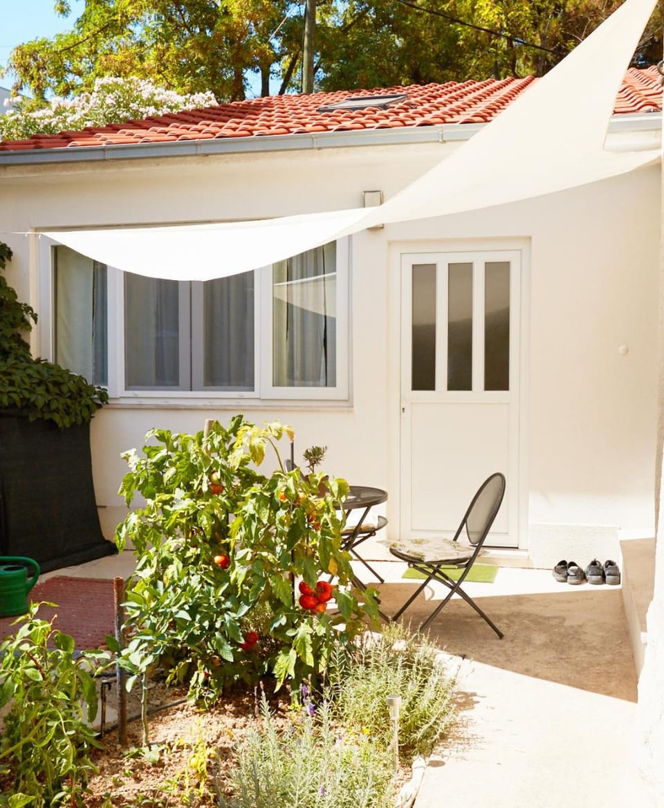 Facade/entrance, Balcony/Terrace