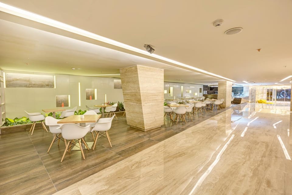 Coffee/tea facilities, Dining area