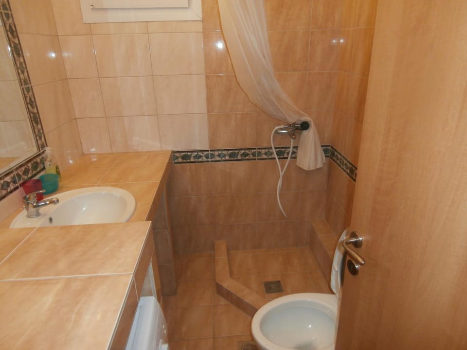 Shower, Toilet, Bathroom, washing machine