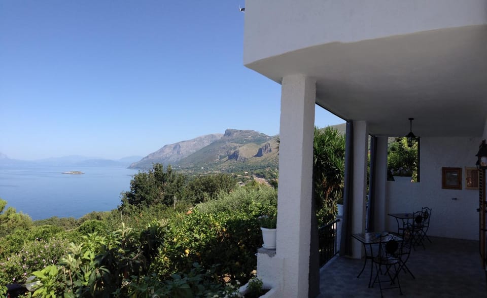 Property building, Garden view, Sea view