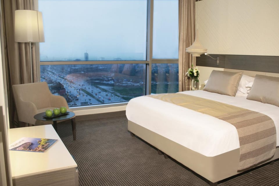 Bed, Bedroom, Street view