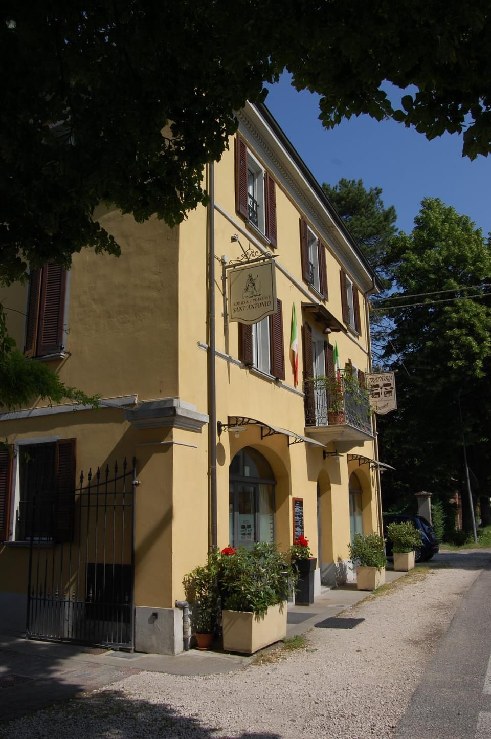 Facade/entrance