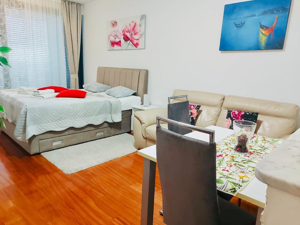 Nova Galerija West App MARY - parking in garage Apartment in City of Zagreb