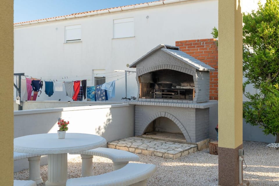 Patio, BBQ facilities