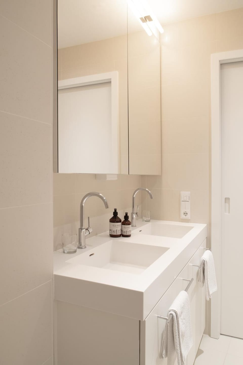 Bathroom, Kitchen or kitchenette, Communal kitchen