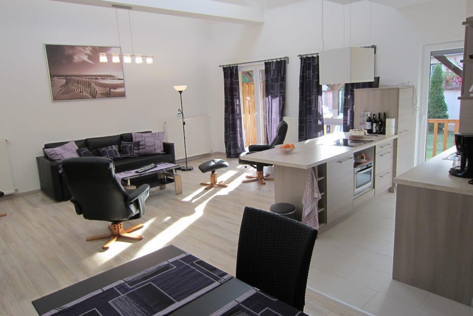 Kitchen or kitchenette, Living room, Seating area