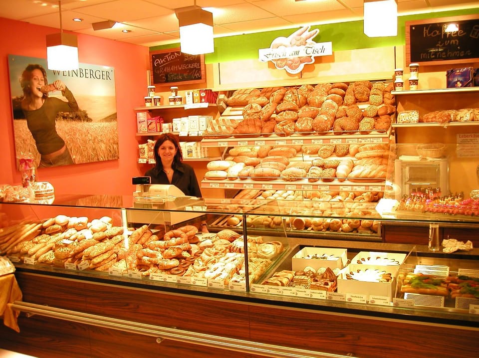 Restaurant/places to eat, On-site shops, Food and drinks, Food, Shopping Area, Breakfast