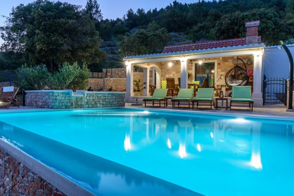 Villa Lucija Bol House in Bol