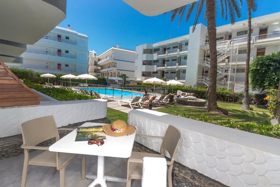 Balcony/Terrace, Garden view