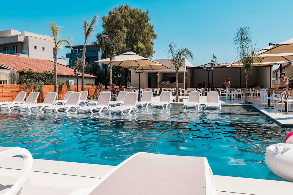 Property building, Swimming pool, Breakfast