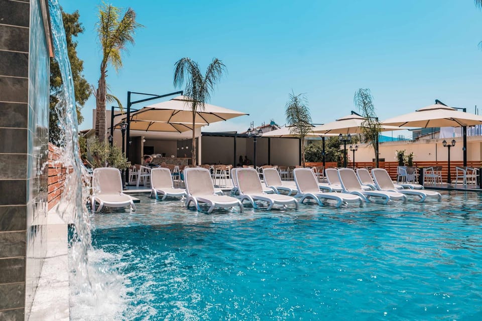 Property building, Restaurant/places to eat, Swimming pool, Breakfast