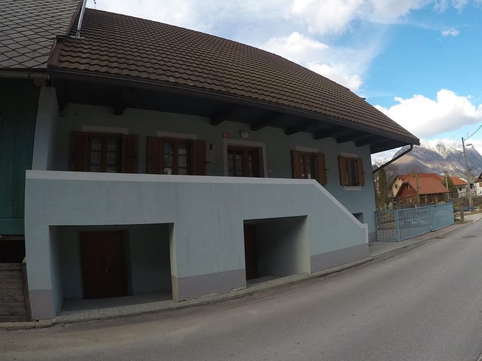 Facade/entrance, Mountain view, Street view