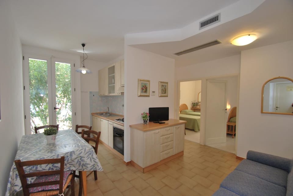 Kitchen or kitchenette, Living room, Dining area