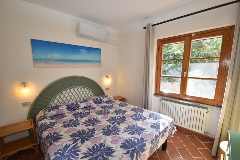 Bed, Bedroom, air conditioner