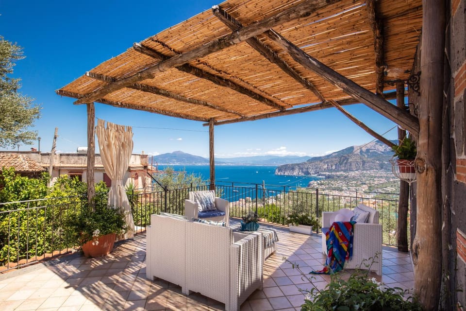 Property building, Facade/entrance, Balcony/Terrace, Sea view