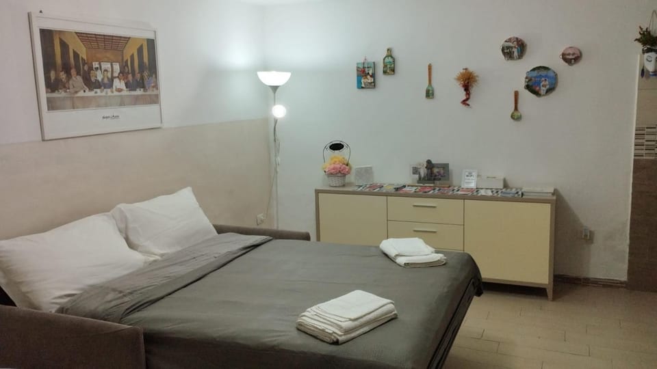 Bed, Living room