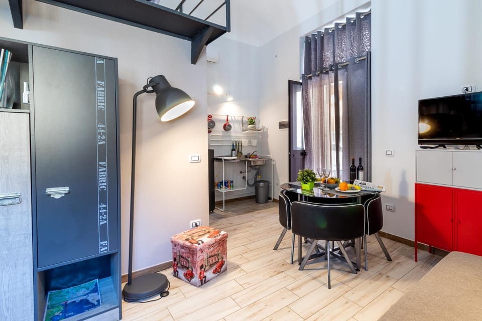 TV and multimedia, Kitchen or kitchenette, Dining area, microwave, oven, stove, air conditioner