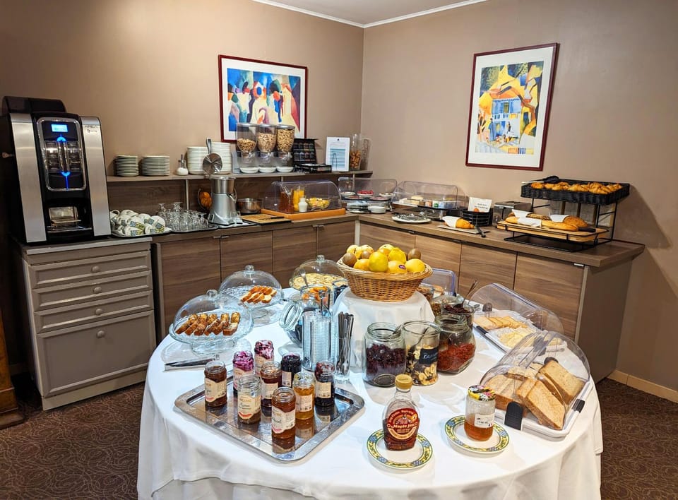 Breakfast, Continental breakfast, Buffet breakfast