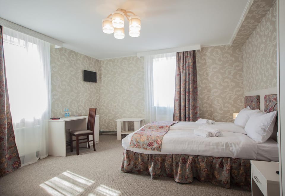 Photo of the whole room, Bedroom, Street view