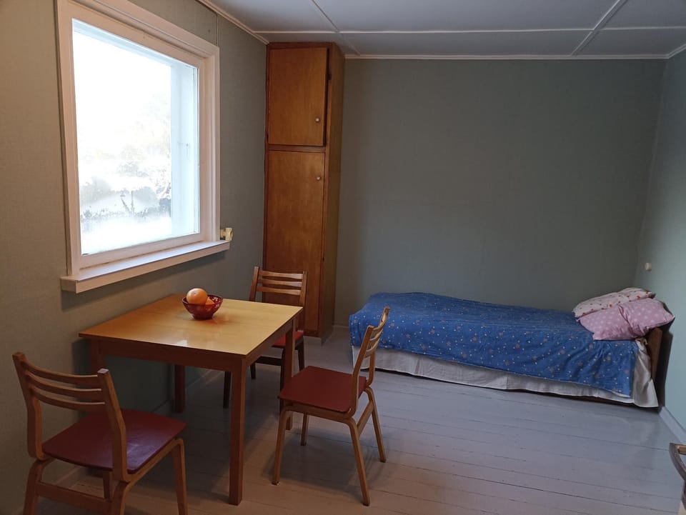 Bed, Seating area
