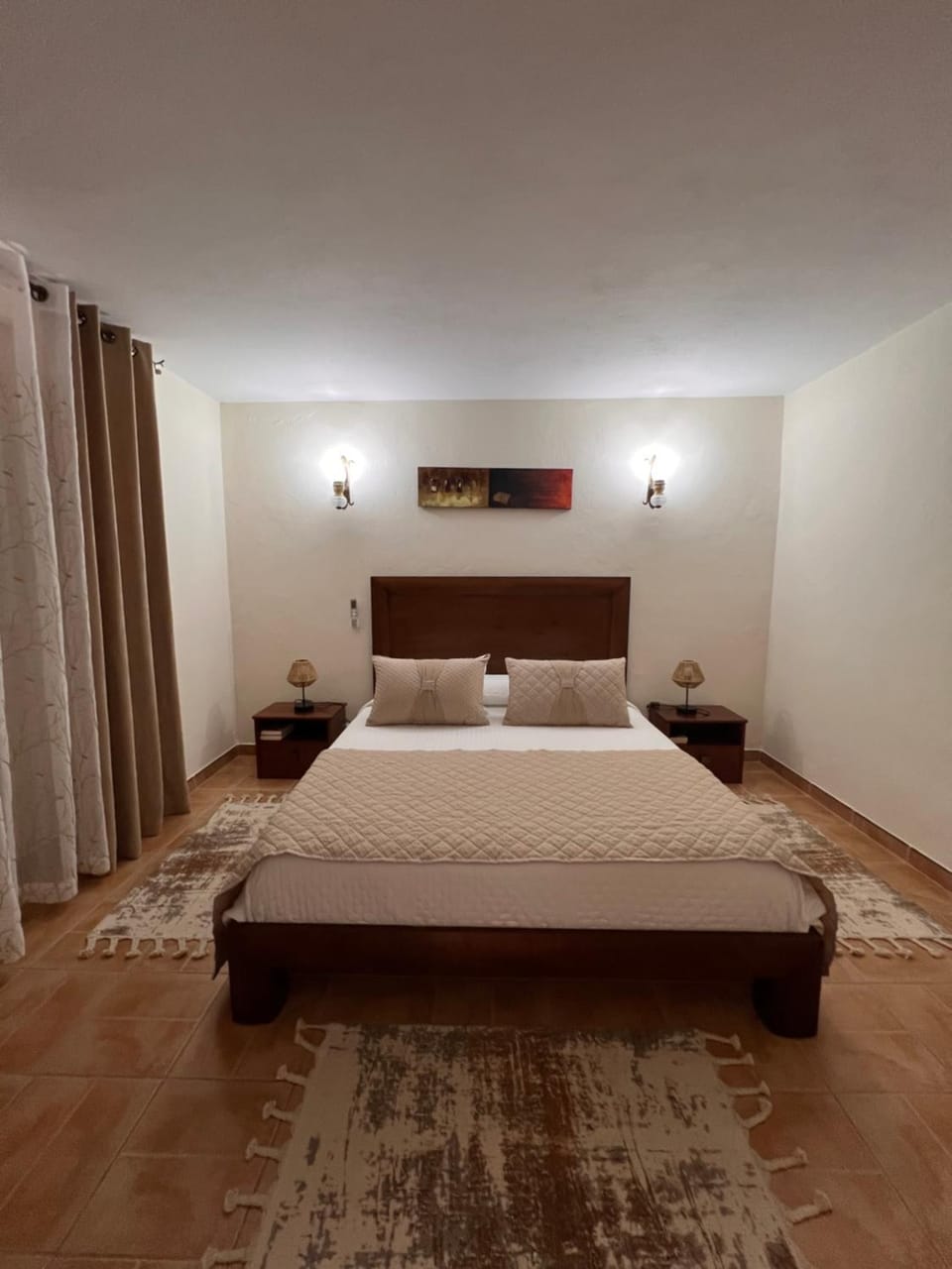 Photo of the whole room, Bedroom