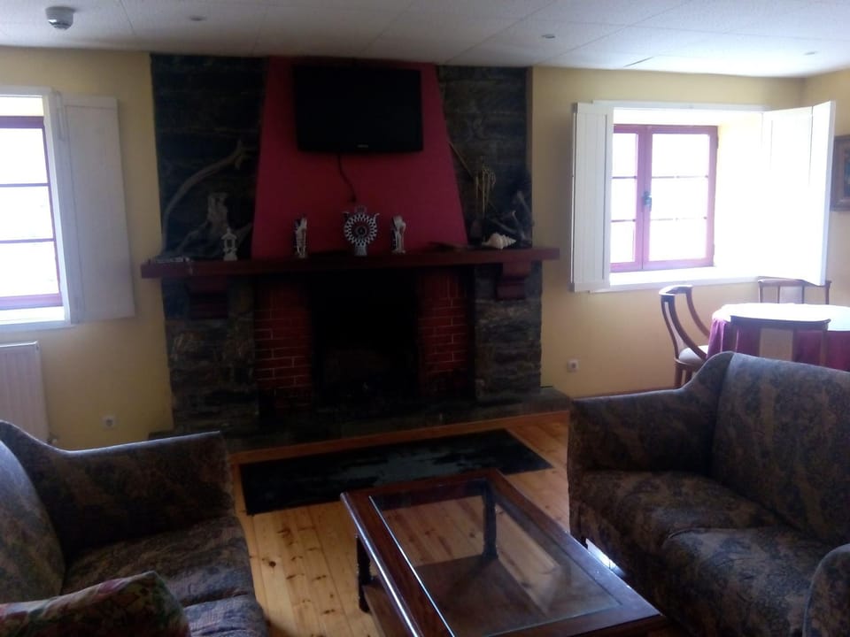 Communal lounge/ TV room