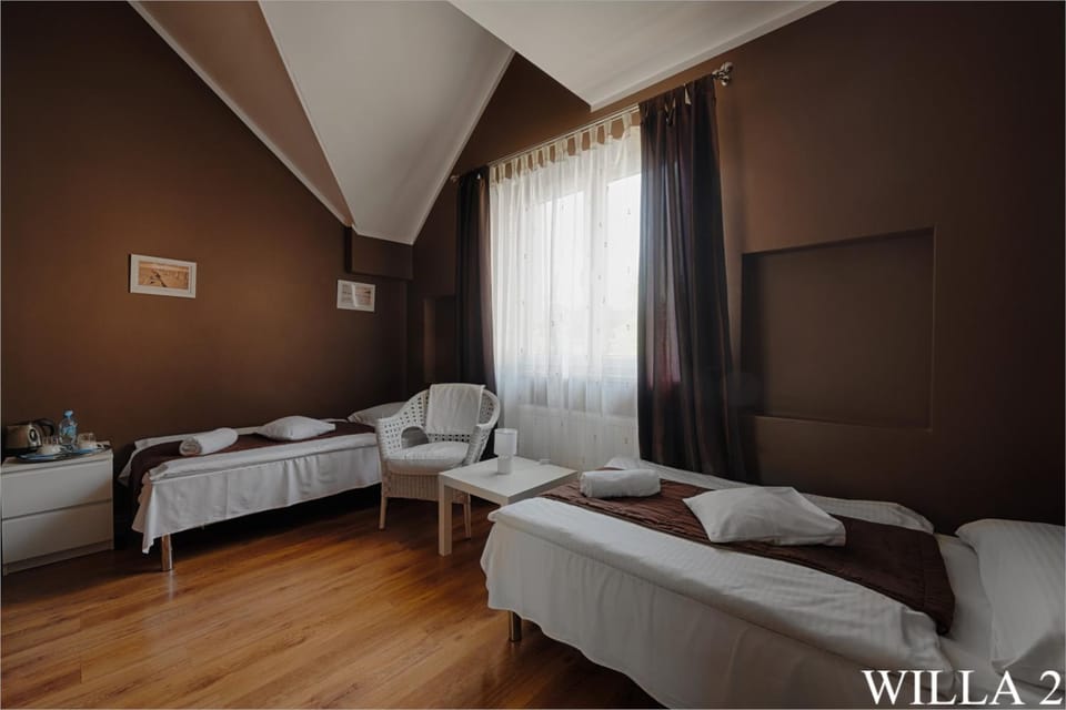 Shower, Bed, Bathroom, TV and multimedia, Coffee/tea facilities, Photo of the whole room, hair dryier, towels